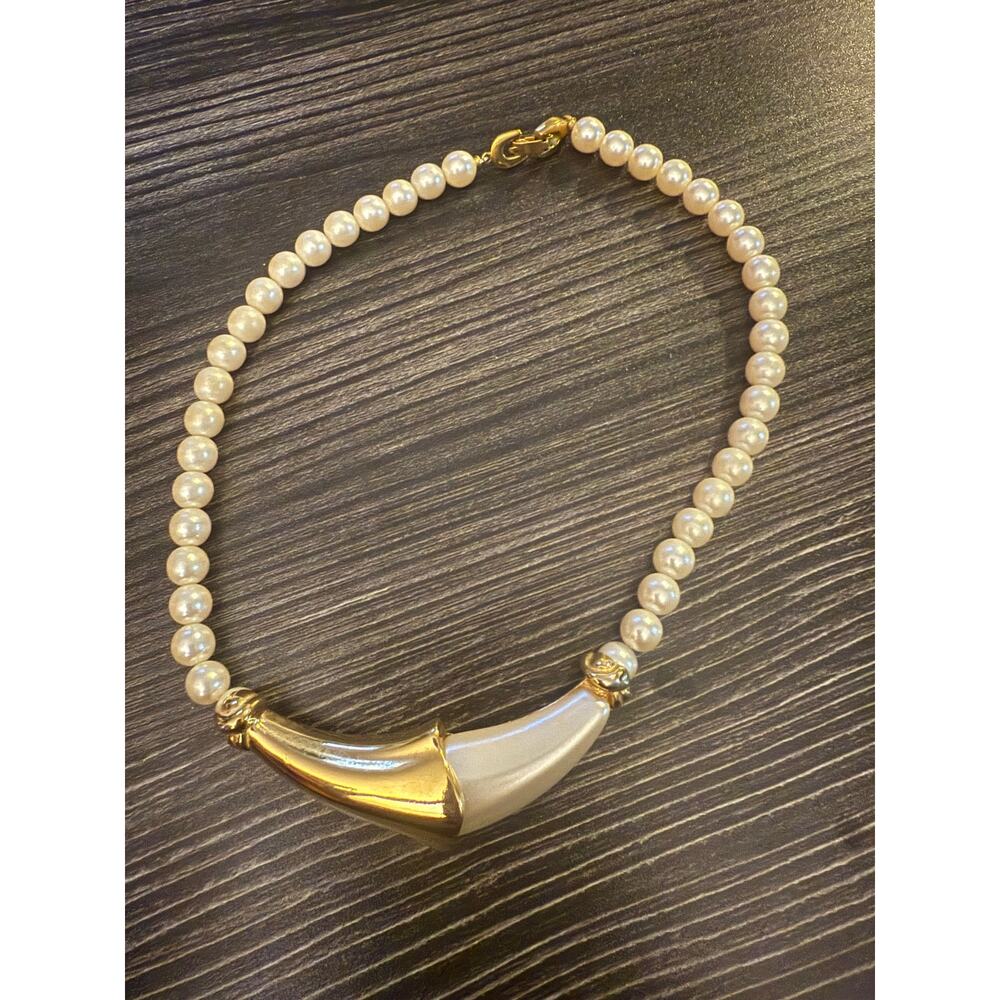 Elegant Vintage RICHELIEU Faux Pearl Gold Tone Necklace